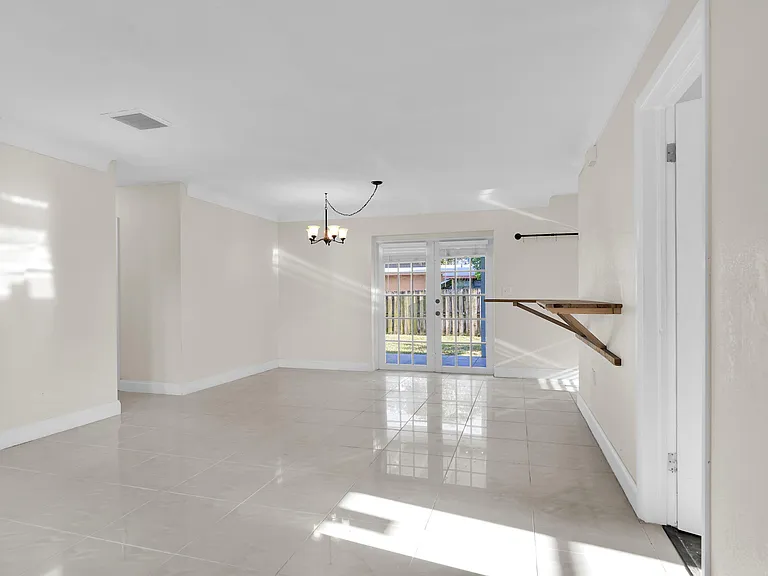 1821 Montague St — Photo 4
