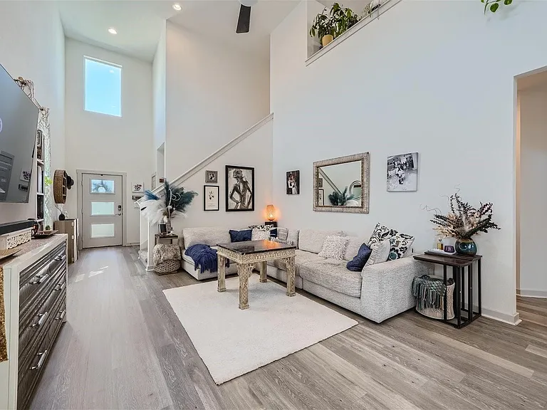 8005 Linnie Ln — Photo 4