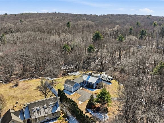 5th image of 284 Warren Rd