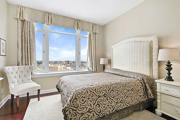 Sold by Compass | media 10