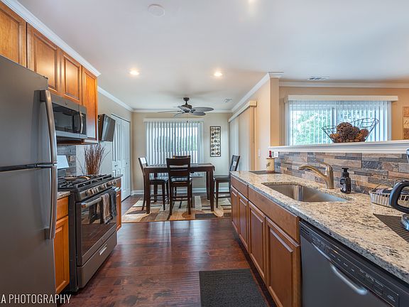 4th image of 831 Yosemite Trl APT D