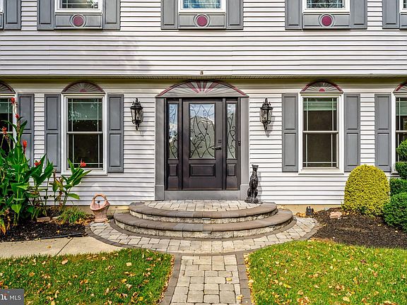 5th image of 904 Heritage Rd