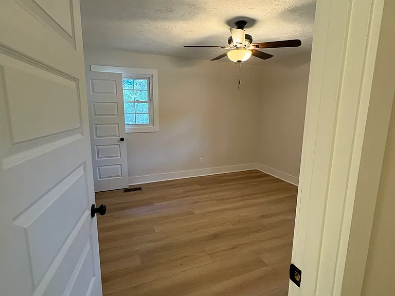 560 E University Dr — Photo 7