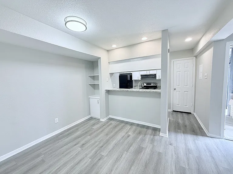 B1 - 2BD, 1BA - 894SF - Dining Room