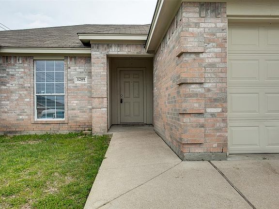 5th image of 1209 Doreen St