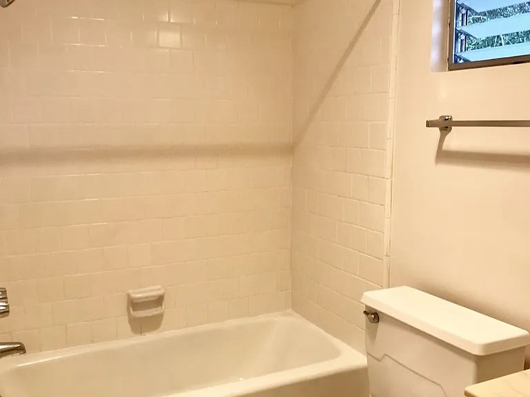 2034 Bath St — Photo 8