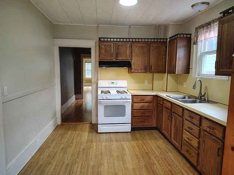 85 Main St #1 — Photo 9