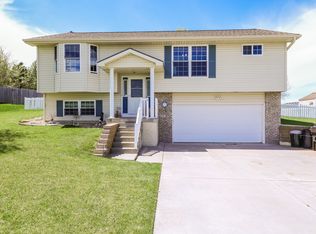 825 Columbine Cir, Hickman, NE 68372