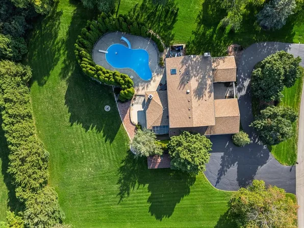 505 Rue Royale, Deer Park, IL 60010