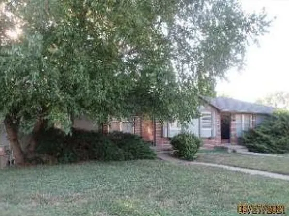 808 Dondee Dr #808, Manhattan, KS 66502