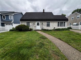 68 Crescent Ln, Levittown, NY 11756
