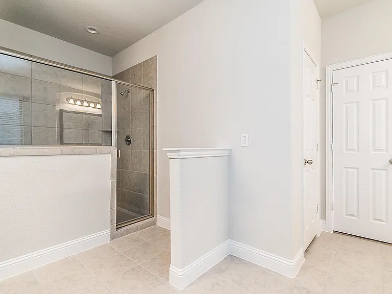 3816 Walden Dr — Photo 13
