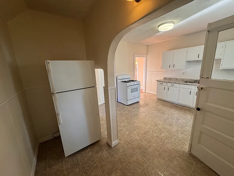 44 Wilson Ave — Photo 10