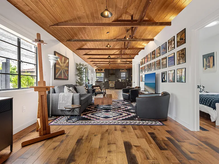 526 Victoria Ave — Photo 11