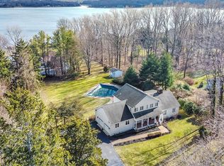 137 Old Field Rd, Setauket, NY 11733