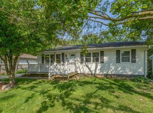 1235 Belmont Pkwy NW, Cedar Rapids, IA 52405
