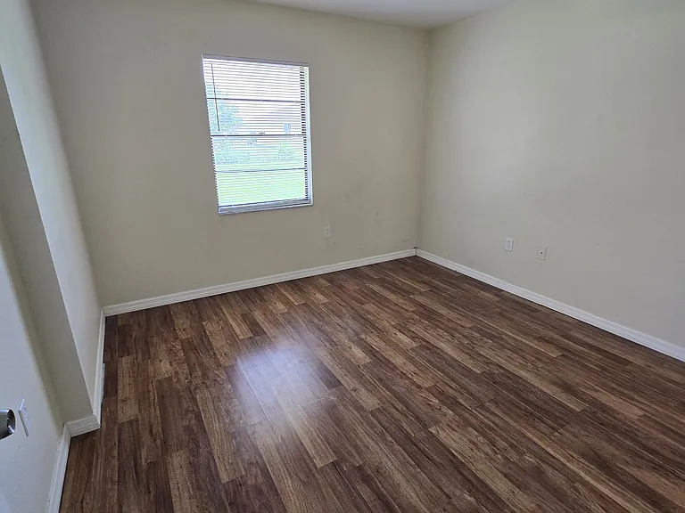 117 Denton Ave — Photo 18