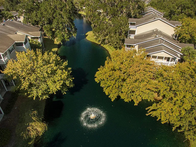 Lake Crossing Apartments — Photo 10