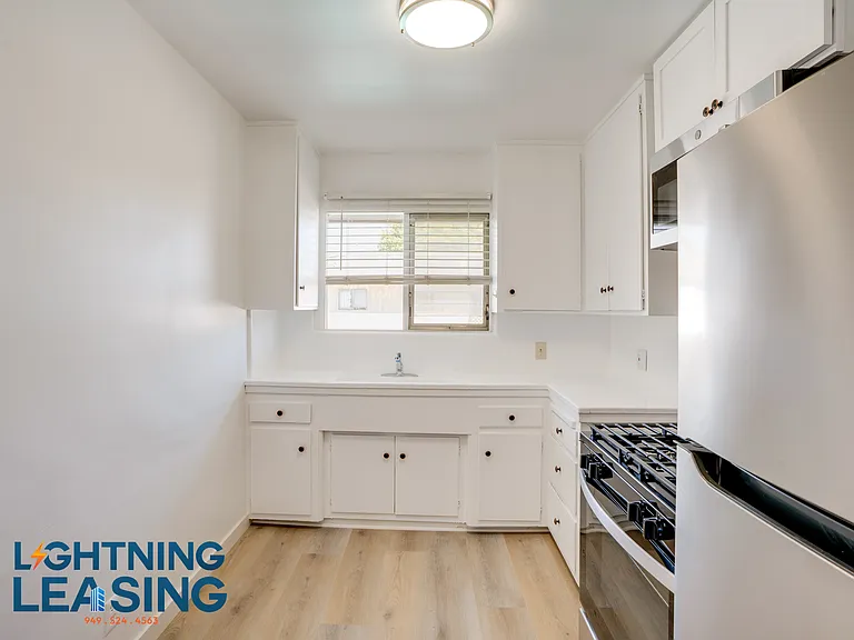 12310 Chandler Blvd #37 — Photo 5