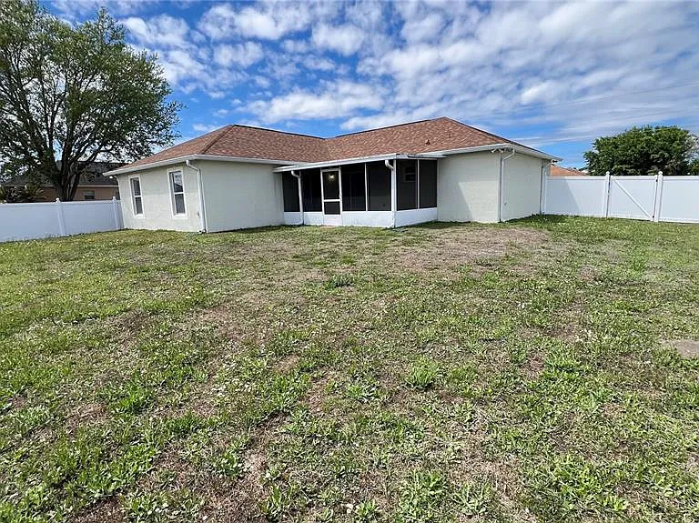485 Martigues Dr — Photo 33