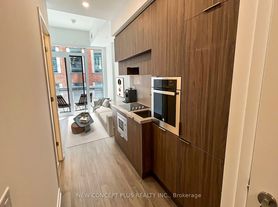 39 Roehampton Ave