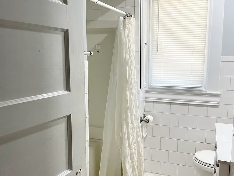 1702 E Maxwell St — Photo 7