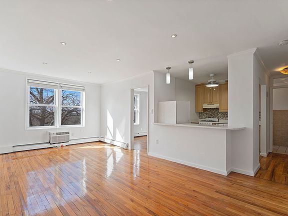 2nd image of 4230 Douglaston Pkwy APT 3P