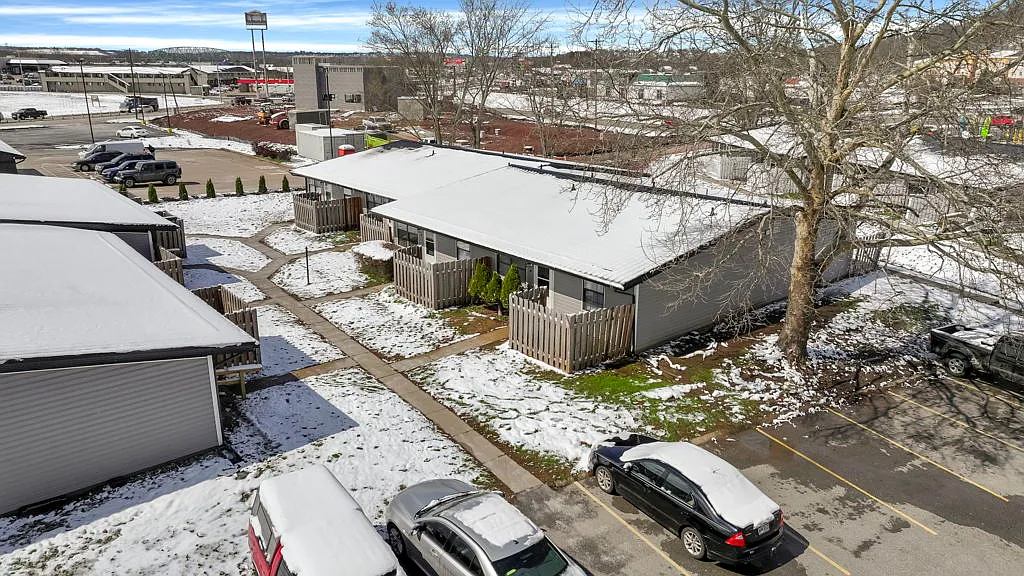 Rivercrest Village Apartments — Photo 1