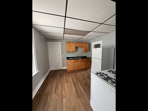 4th image of 163 Michigan St