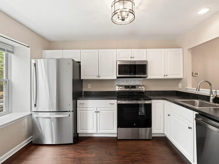 5 Ogden Ct — Photo 10
