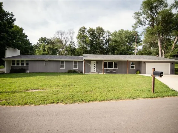 1400 N 2nd St, Atchison, KS 66002