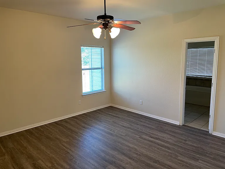 1414 Lauren Ln — Photo 6