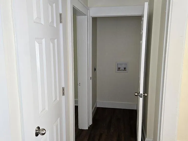 209 W Moore St — Photo 1