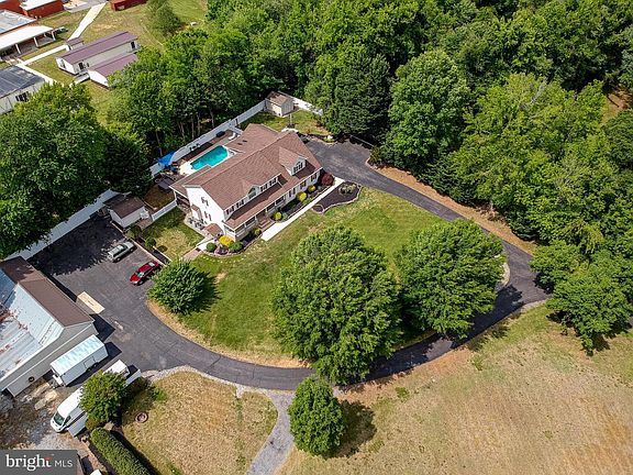 3rd image of 2905 Chestnut Dr