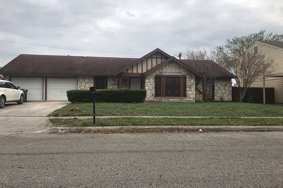 1st image of 3206 Vista Lake St