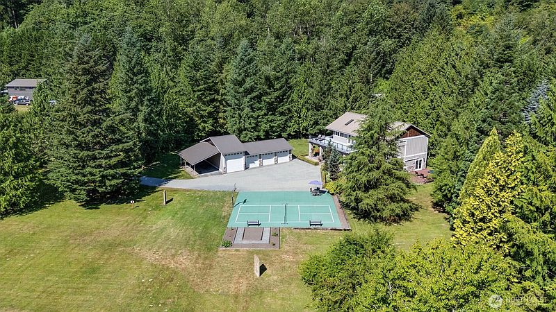 5th image of 2109 Russell Road