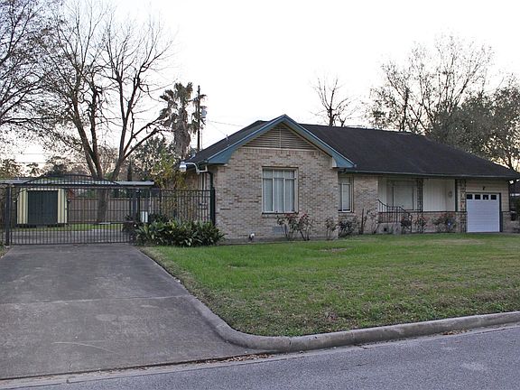 2nd image of 308 Avenue Of Oaks St