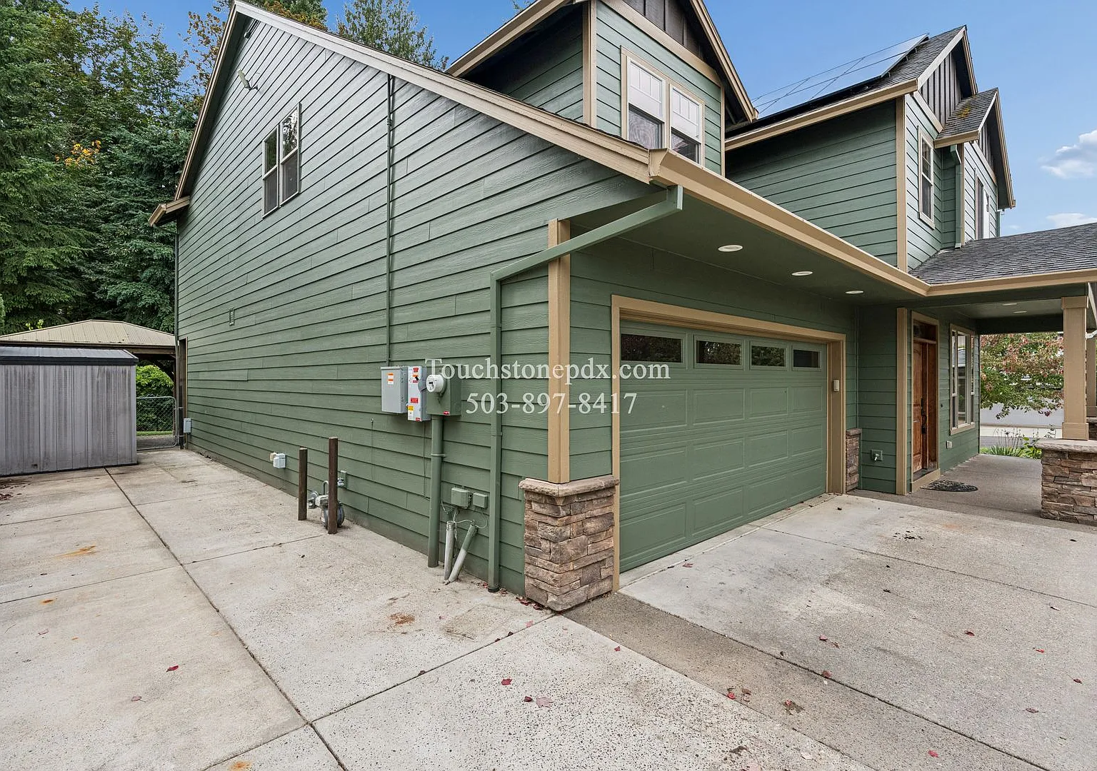 Beautiful, Spacious Sandy Home W/ 4 BD & 3.5 BA — Photo 3
