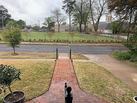5th image of 906 Kirby Pl