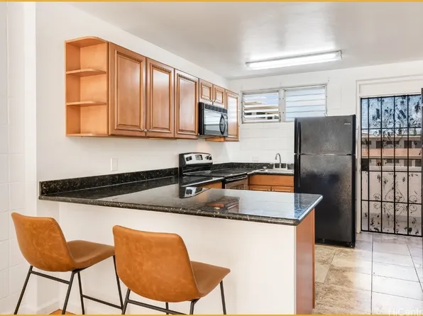 909 University Ave APT 208, Honolulu, HI 96826