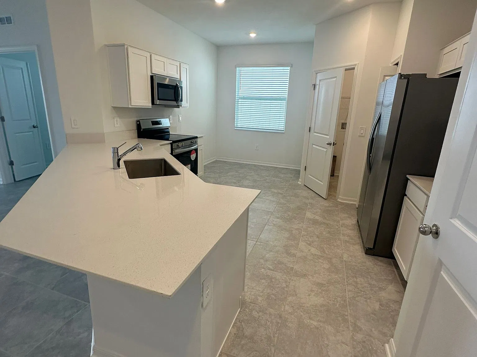 3 bed, 2000 sqft, $1,850 — Photo 4