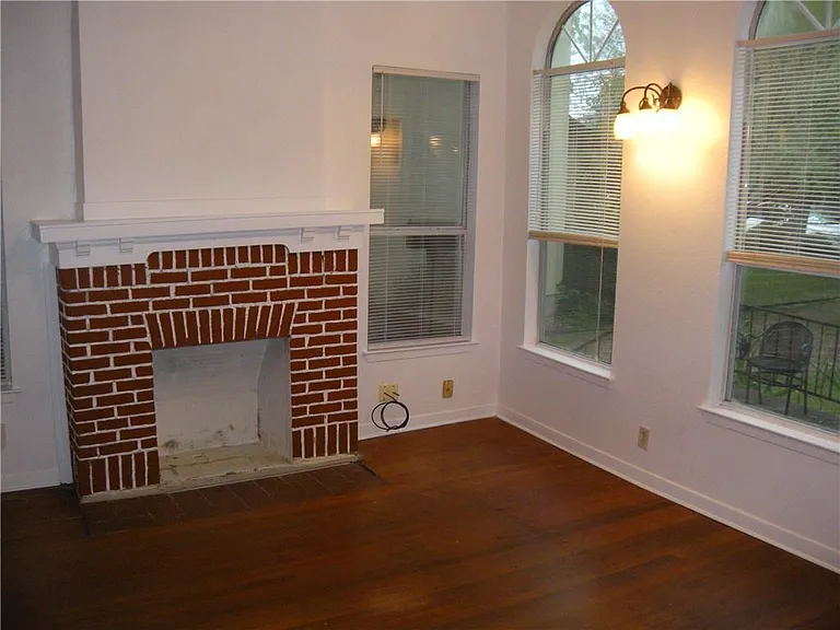 1607 Palma Plz #B — Photo 3