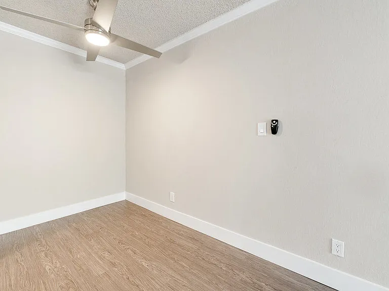 2727 Edison — Photo 14