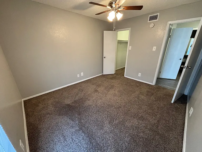 Edinburg Place Apartments — Photo 53
