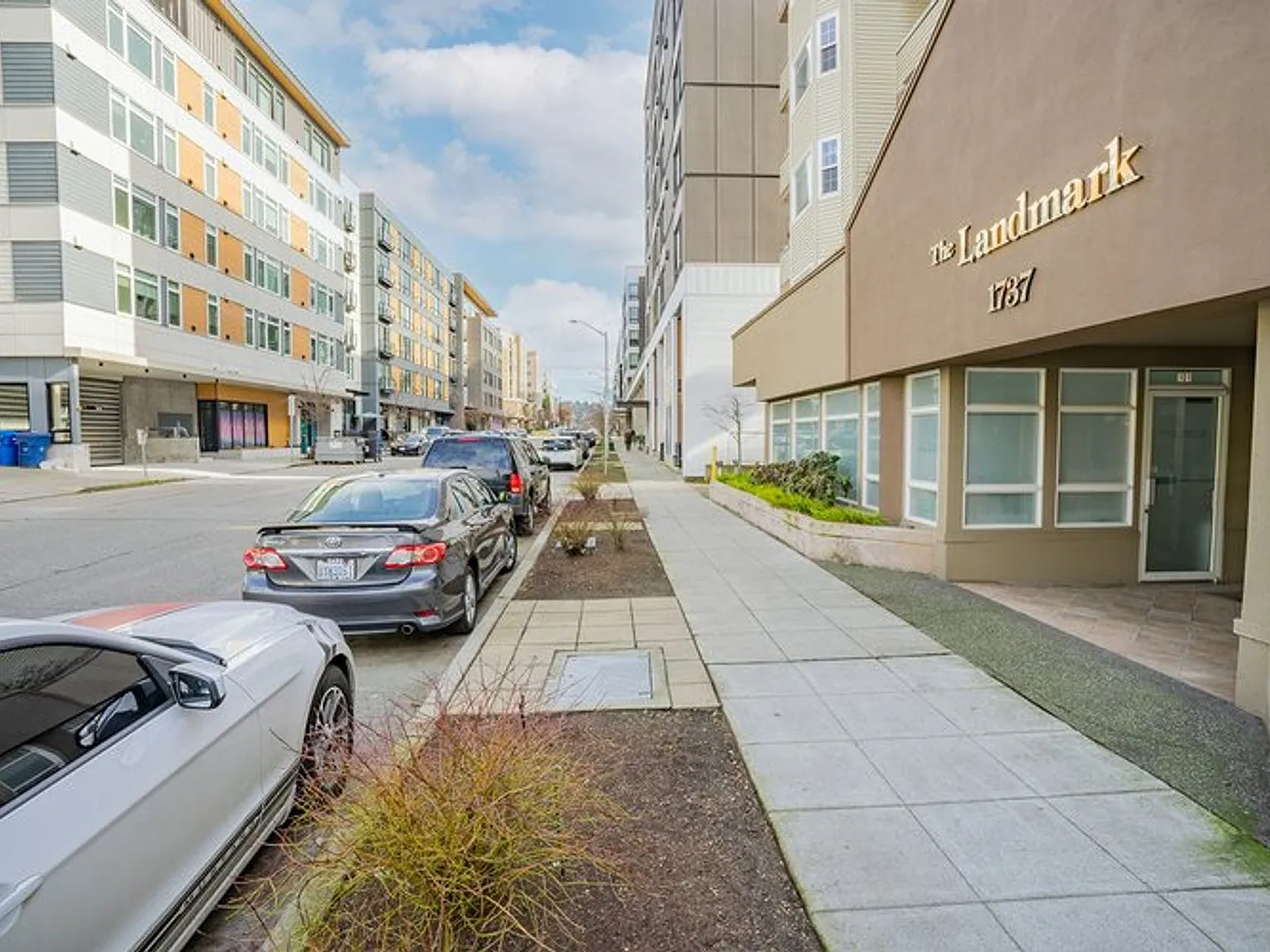 Landmark Apartments — Photo 2
