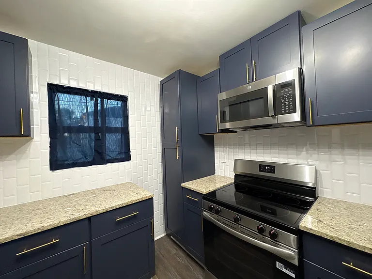 927 W Victory Dr — Photo 11