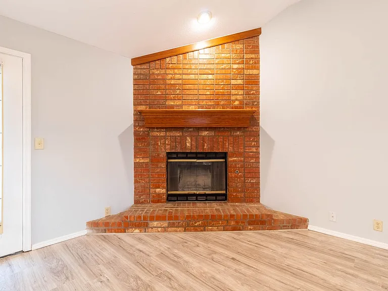 10501 NW 45th St — Photo 5