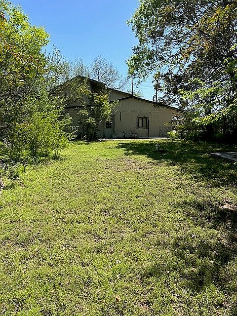 2nd image of 906 S 9th St