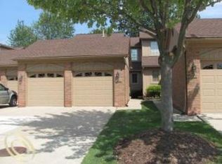 20717 Country Oaks Dr, Riverview, MI 48193