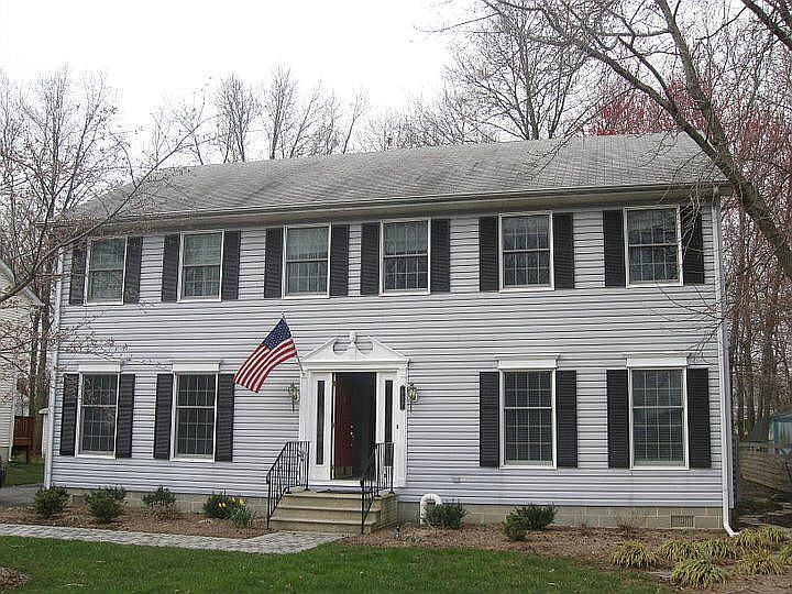 1st image of 829 Petinot Pl